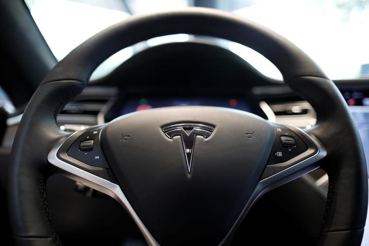 Tesla Weaker As It Tackles Software Update Issue In China