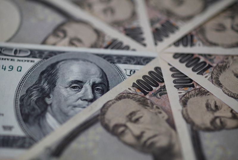 Yen, dollar ascendant as Delta variant spurs flight to safety