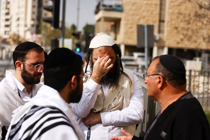 Israel promises swift response to synagogue shooting